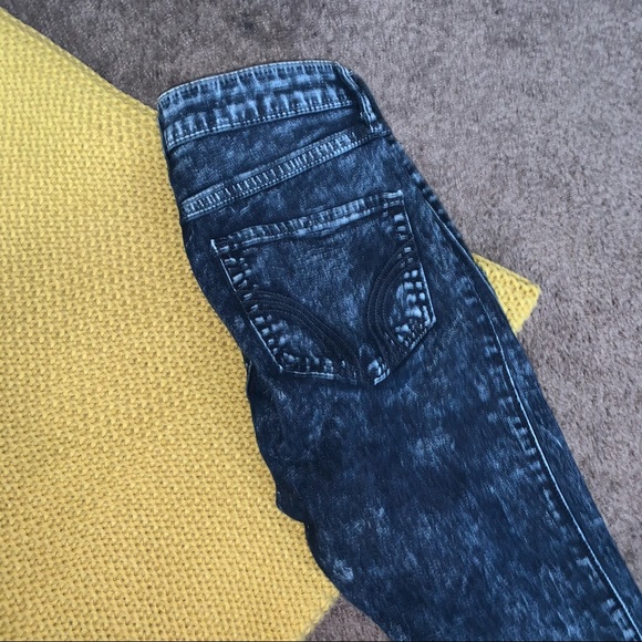 Hollister high rise skinny jeans 🤍 - Picture 3 of 3